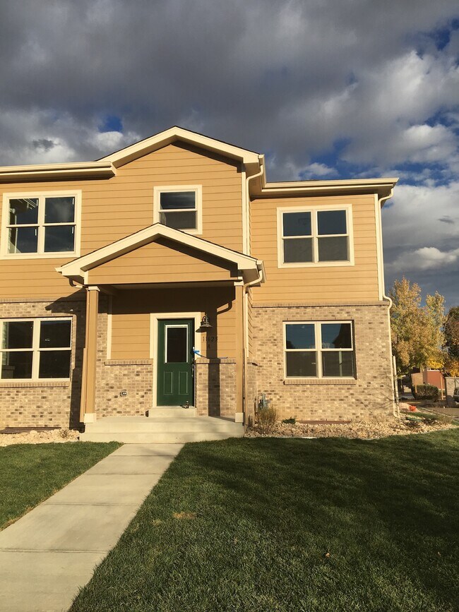 end unit - 11625 W 62nd Pl Townhome