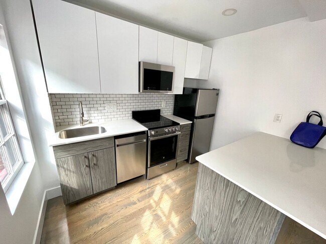 Foto del edificio - Bright & Spacious Studio – Beacon Hill -$3...
