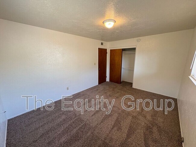 Foto del edificio - 542 S Redwood St