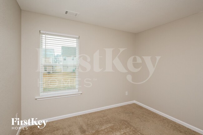 Foto del edificio - 811 Walnut Creek Cir
