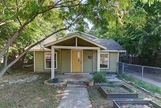 Building Photo - 2814 Gonzales St