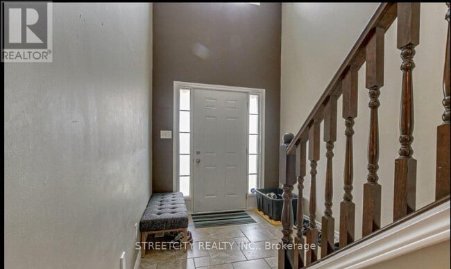 Building Photo - 812 Reeves Ave