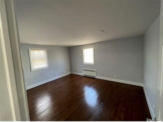 Building Photo - 254 S Ridge St