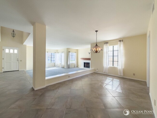 Building Photo - 4 Bedroom Home for Rent in Moorpark!