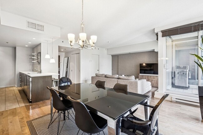 Building Photo - 210 Chem. du Golf