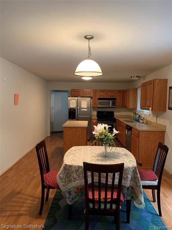 Building Photo - 38038 Opatik Ct