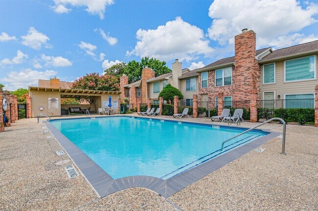 Building Photo - 2507 Bering Dr