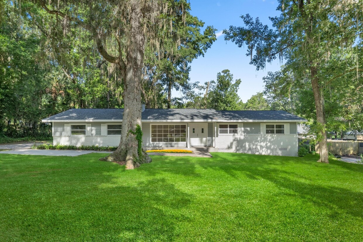 Primary Photo - 4020 SW 5th Ave