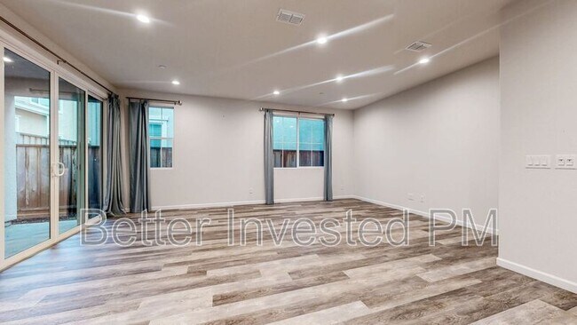 Foto del edificio - 2039 Karen Pl