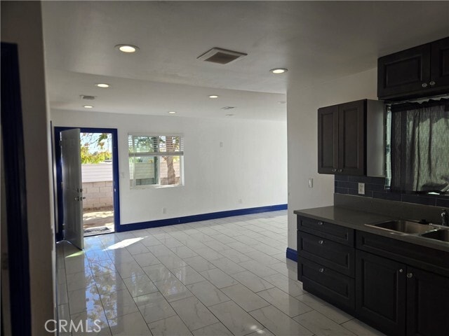 Foto del edificio - 16684 Forrest Ave