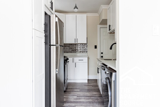 Building Photo - 3839 N Greenview Ave