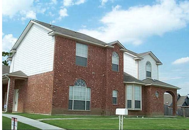 815-819 Valleybrooke Drive - 815-819 Valleybrooke Drive Apartment