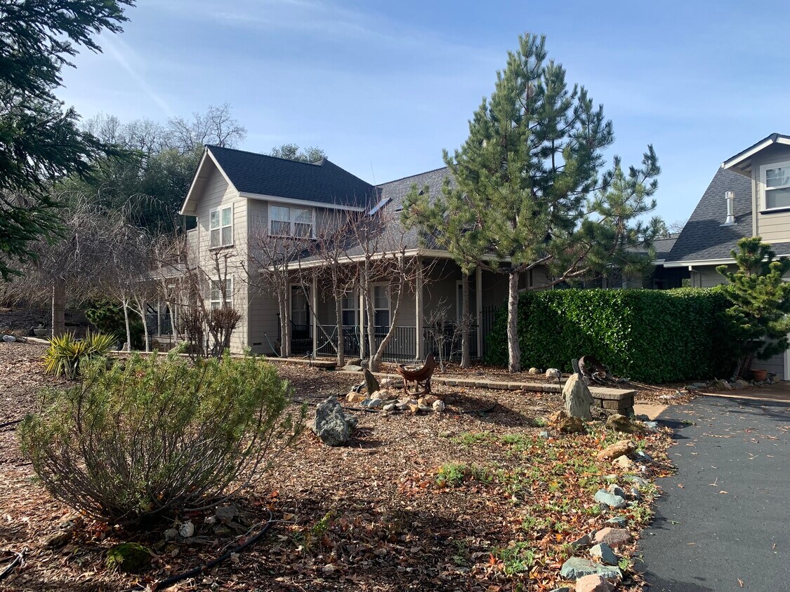 Primary Photo - 965 Chardonnay Ct