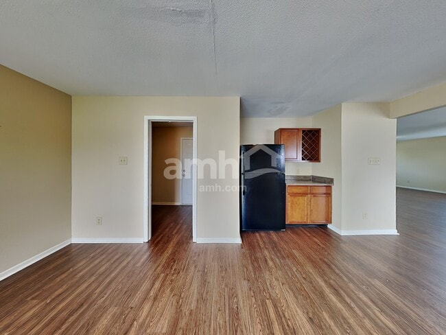 Building Photo - 8243 Retreat Ln