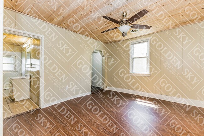 Building Photo - 2900 S Elm St