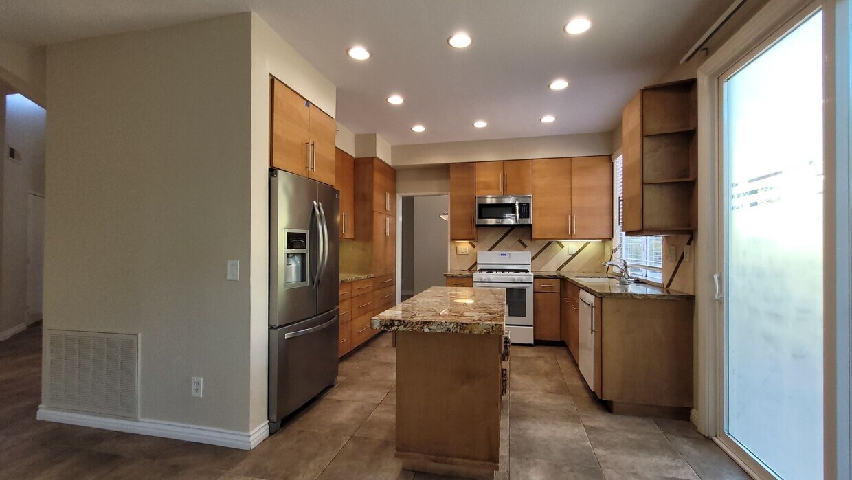 Primary Photo - Beautiful Home in Quiet Neighborhood.