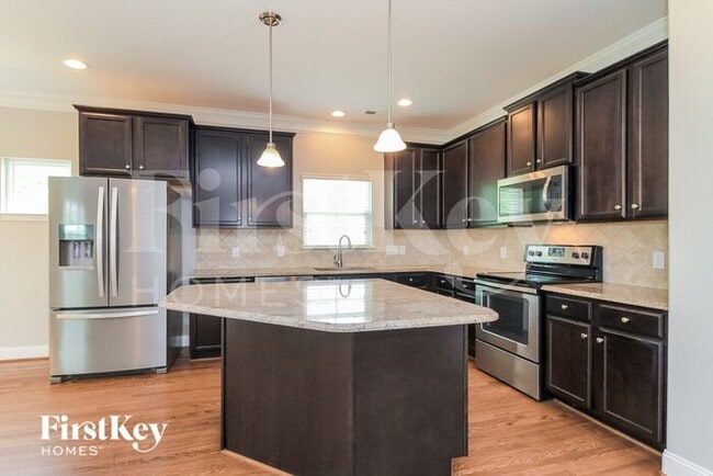 Building Photo - 3173 Knoll Ridge Dr