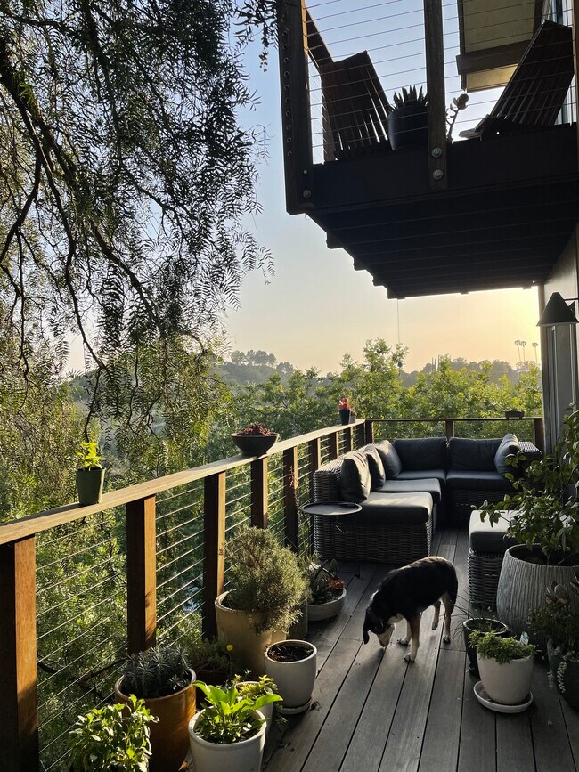 Building Photo - 1230 Montecito Dr