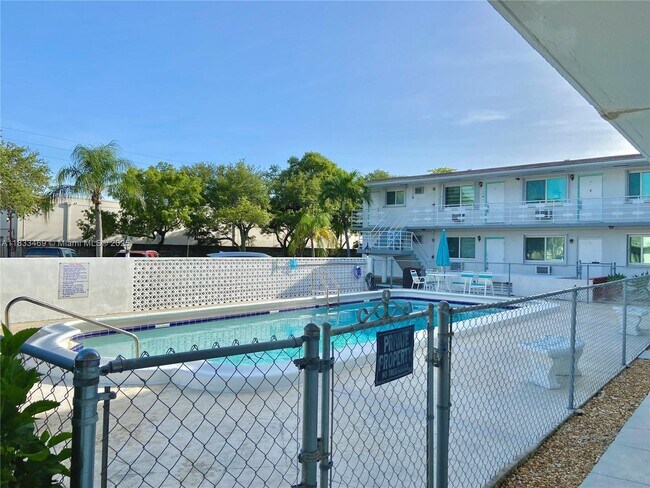 Foto del edificio - 3533 Tyler St