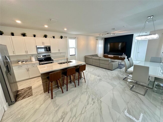 Foto del edificio - 3449 W 110th St