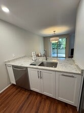 Building Photo - 11630 NE 70th Pl