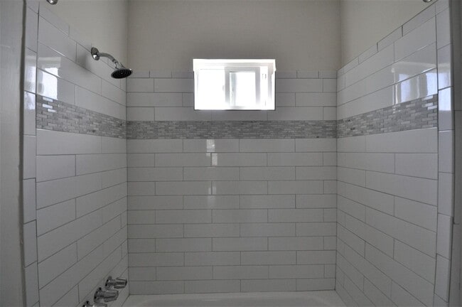 Building Photo - 11785 Laurelwood Dr