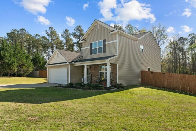 Building Photo - Beautiful Home on a Great Lot!
