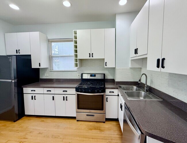 Foto del edificio - 937 N Ashland Ave