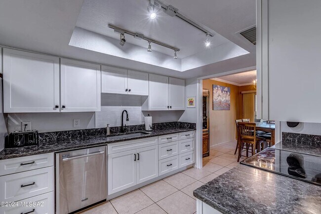 Foto del edificio - 5634 N Calle de la Reina