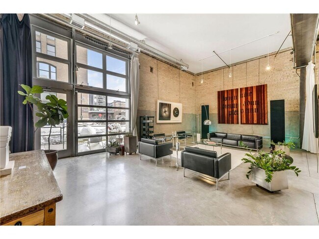 Building Photo - 801 N Washington Ave
