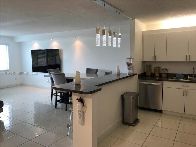 Foto del edificio - 14830 Naranja Lakes Blvd