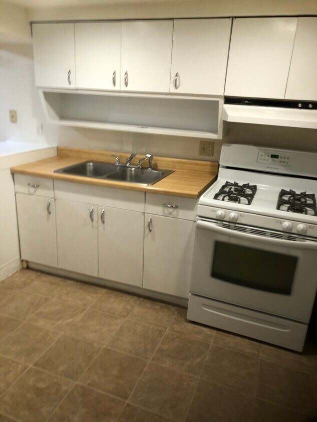 Primary Photo - 2510 Blake Ave