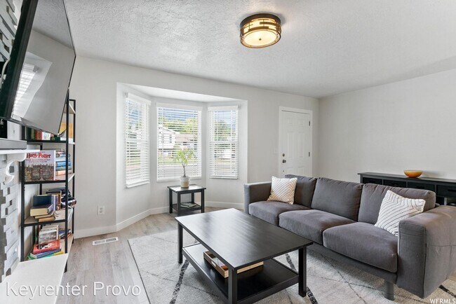 Foto del edificio - 4 br, 2 bath House - 1449 N Main St