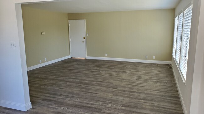 Living Room - 8039 Greenridge Dr