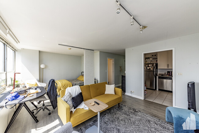 Foto del edificio - 3500 N Lake Shore Dr
