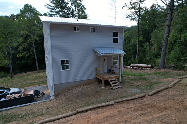Building Photo - 15 Davis Rd