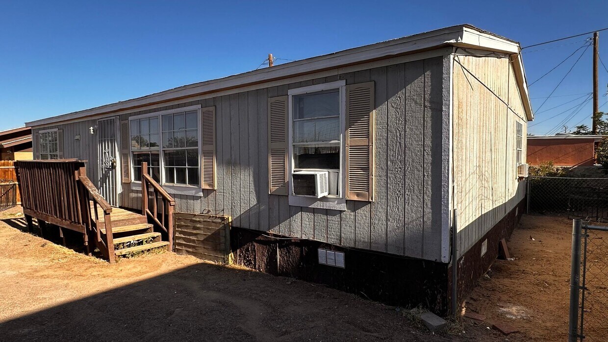 Foto principal - 3 bed 2 bath Mobile Home located in the heart of Las Cruces!
