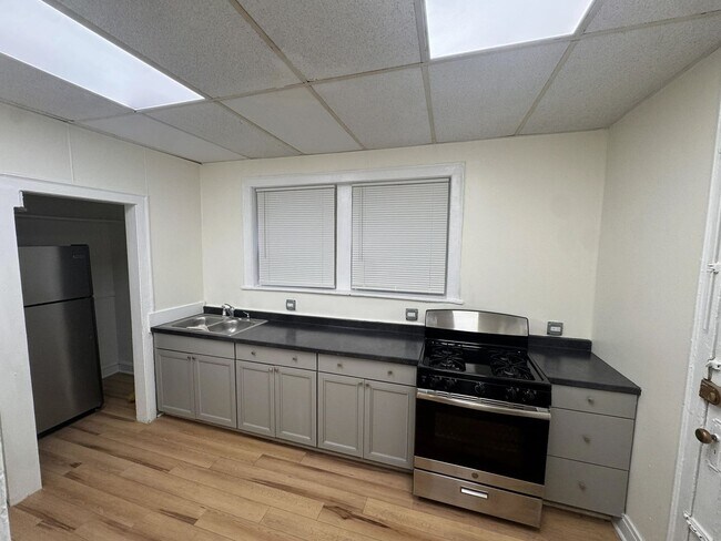 Foto del edificio - 8046 S Langley Ave