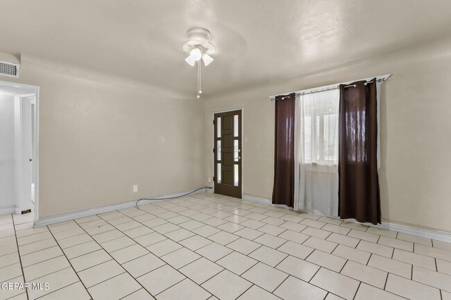 Foto del edificio - 7707 Parral Dr