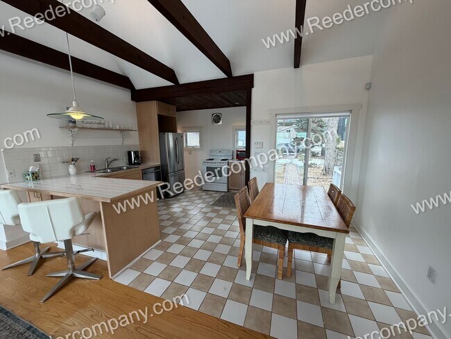 Foto del edificio - Beautifully updated 3 bed 2 bath house in Miller Beach.