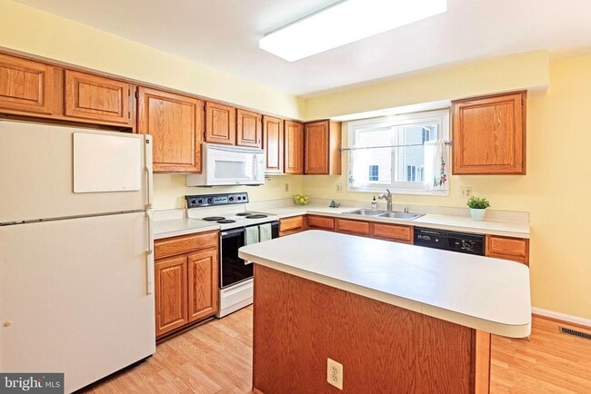 Building Photo - 5708 Belcher Farm Dr