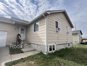 Building Photo - 907 Arcadian Dr