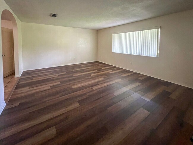 Foto del edificio - Pet Friendly 4BR/3BA Bedroom House - Available Mid-June!