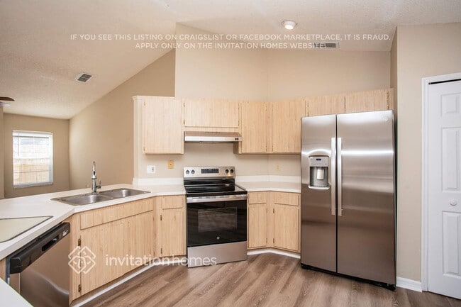 Building Photo - 2005 Dumont Dr