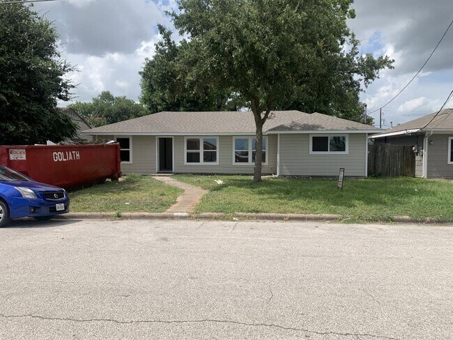 Foto del edificio - 337 E 2nd St