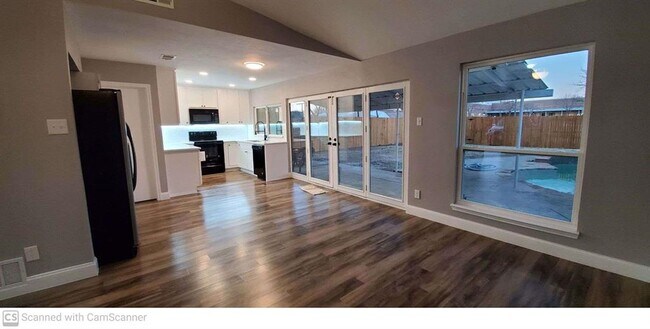 Building Photo - 2015 Brentwood Ln