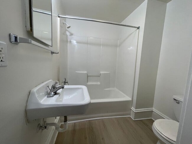 Foto del edificio - 517 W Maple Ave