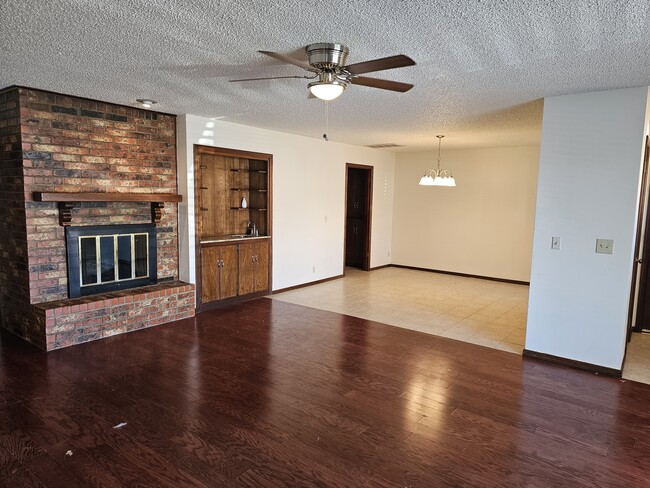 Livingroom open to Dinning area.. - 2104 NW 118th Ter