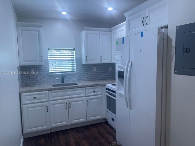 Foto del edificio - 554 NE 74th St