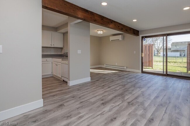 Foto del edificio - 6305 Forest Park Dr